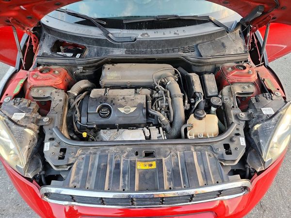 2013 MINI COOPER — Engine bay