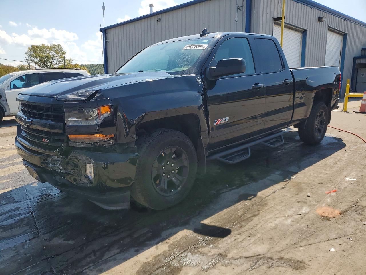 2019 CHEVROLET SILVERADO LT — Front 3/4