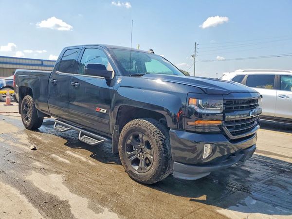 2019 CHEVROLET SILVERADO LT — Passenger 3/4
