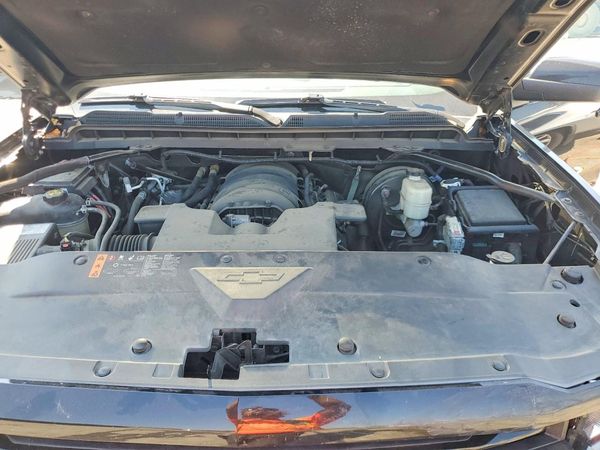 2019 CHEVROLET SILVERADO LT — Engine bay