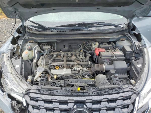 2022 NISSAN KICKS SV — Engine bay