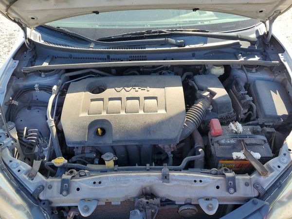2015 TOYOTA COROLLA — Engine bay