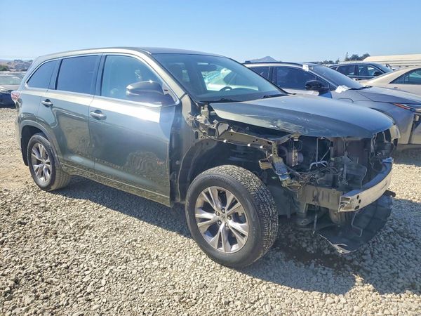 2015 TOYOTA HIGHLANDER — Passenger 3/4