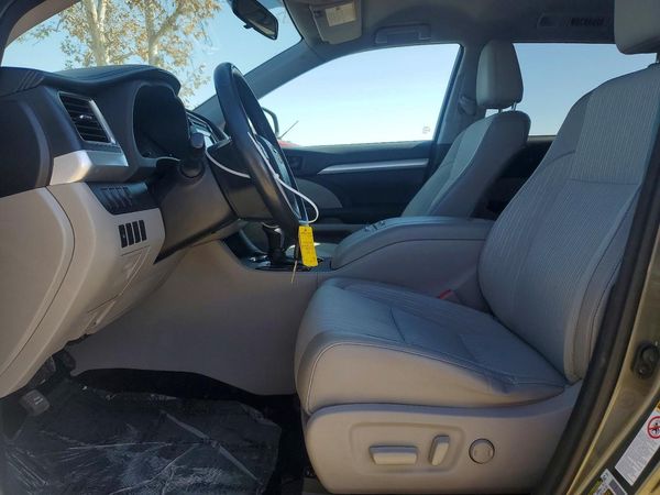 2015 TOYOTA HIGHLANDER — DENT