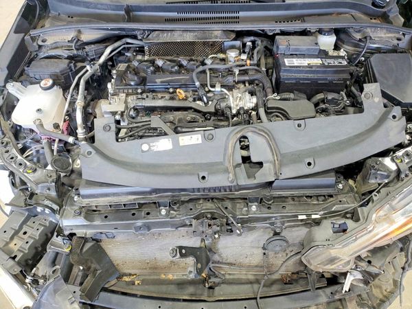 2022 TOYOTA COROLLA SE — Engine bay