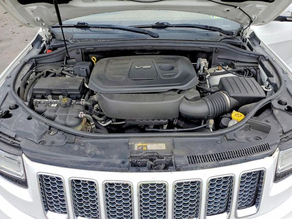 2016 JEEP GRAND CHEROKEE — Engine bay