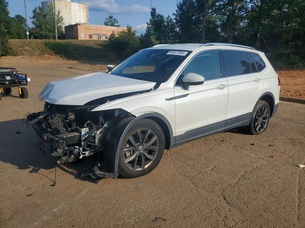 2023 VOLKSWAGEN TIGUAN SE — Front 3/4