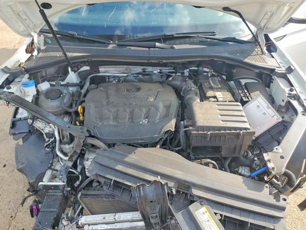 2023 VOLKSWAGEN TIGUAN SE — Engine bay