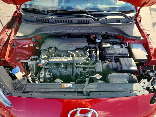 2022 HYUNDAI KONA — Engine bay