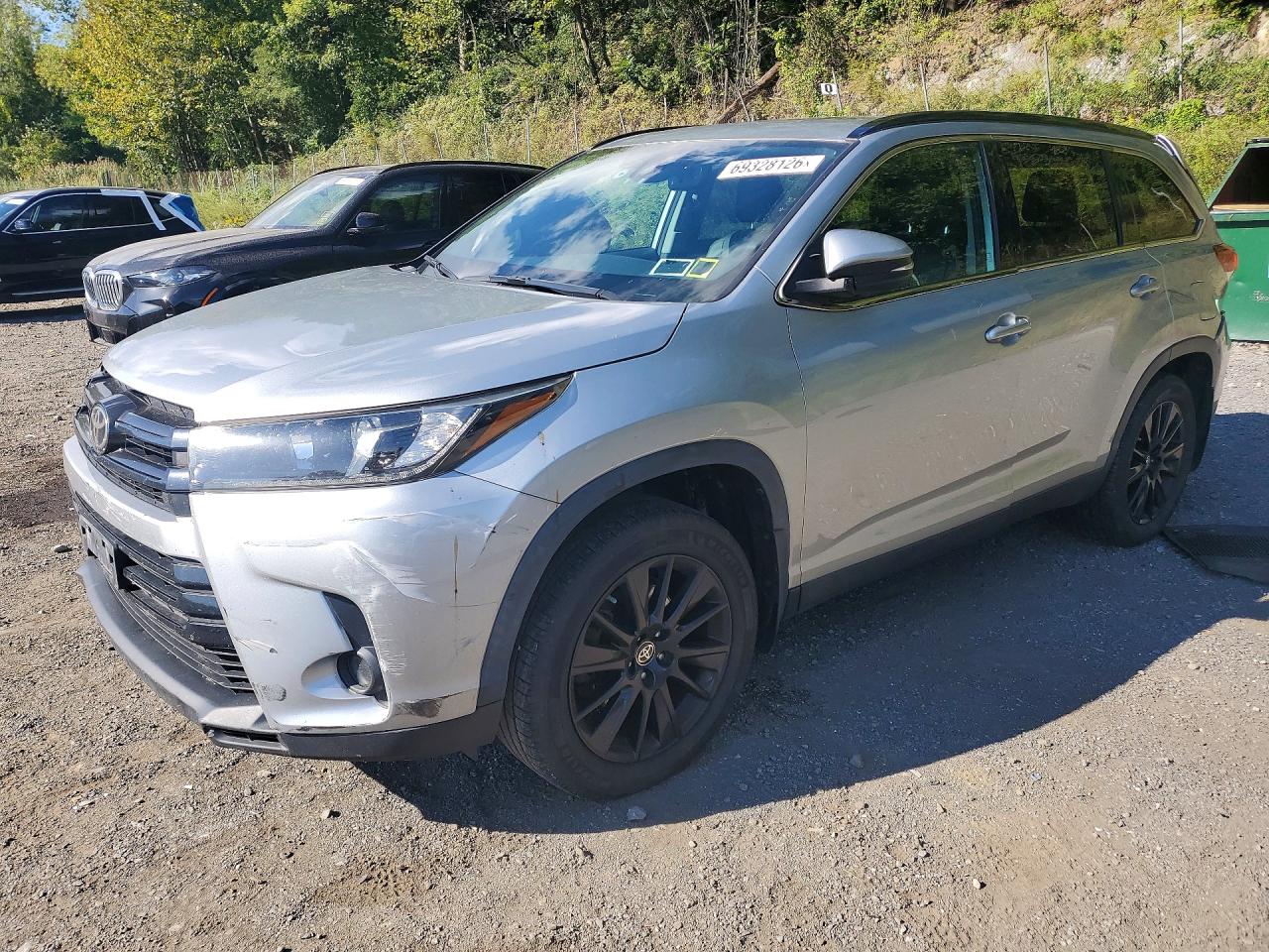 2019 TOYOTA HIGHLANDER — Front 3/4
