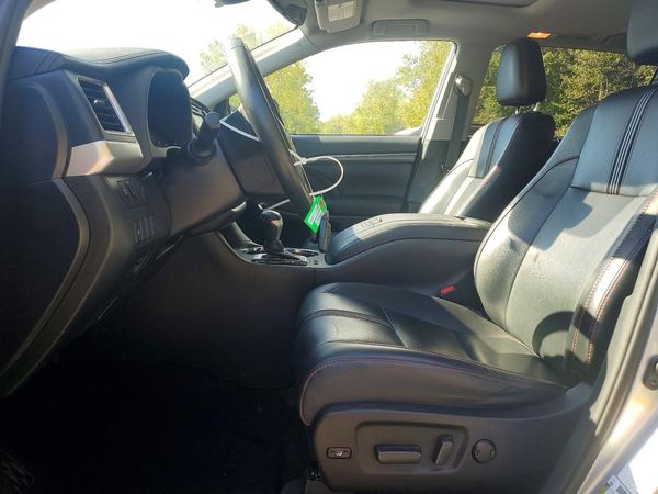 2019 TOYOTA HIGHLANDER — DENT