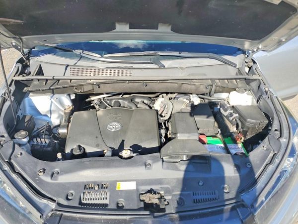 2019 TOYOTA HIGHLANDER — Engine bay