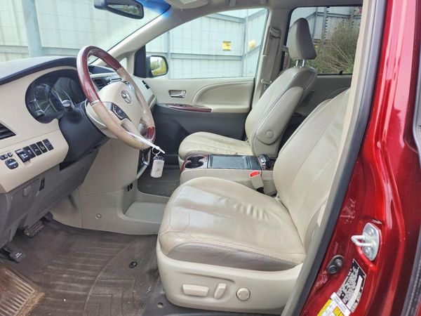 2013 TOYOTA SIENNA — DENT