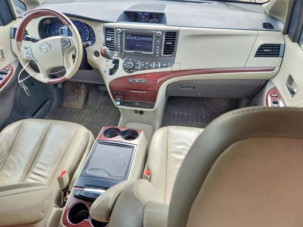 2013 TOYOTA SIENNA — CKPT
