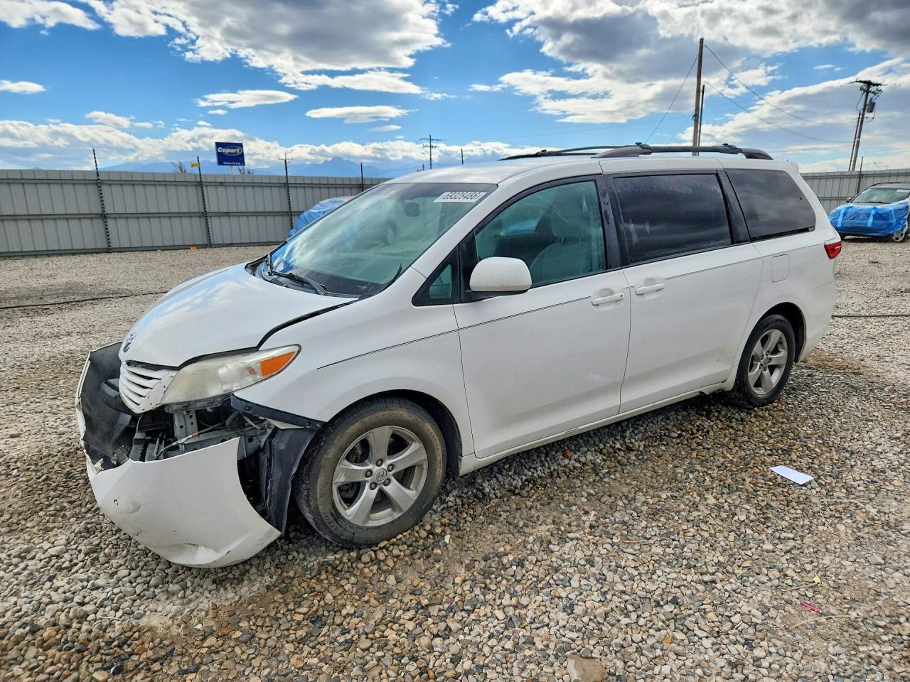 2015 TOYOTA SIENNA — Front 3/4