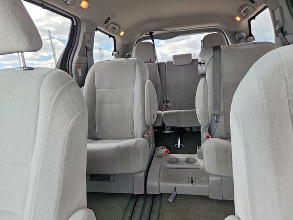 2015 TOYOTA SIENNA — SUVN