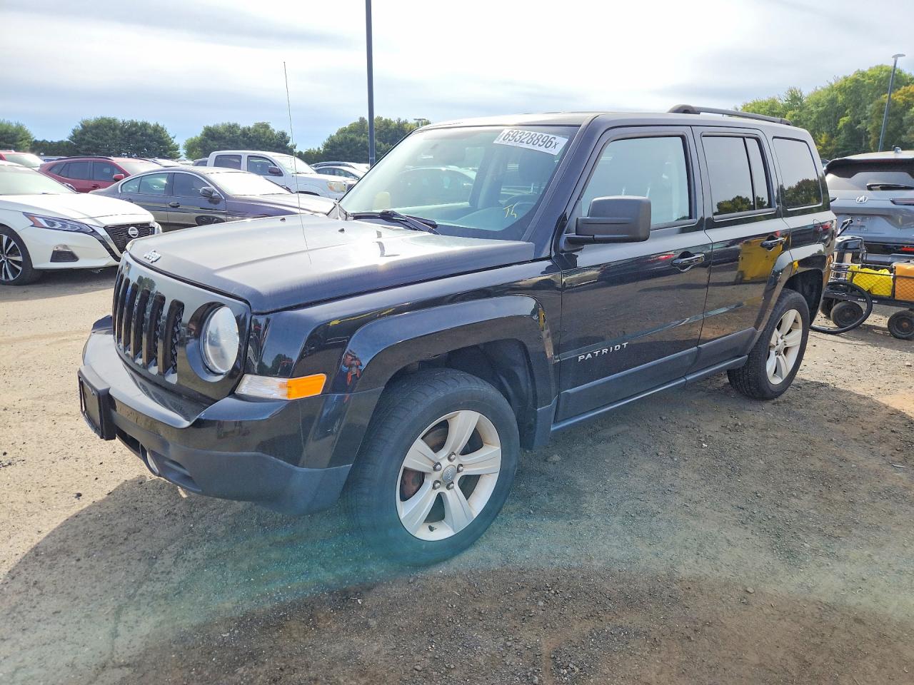 2016 JEEP PATRIOT Latitude — Front 3/4