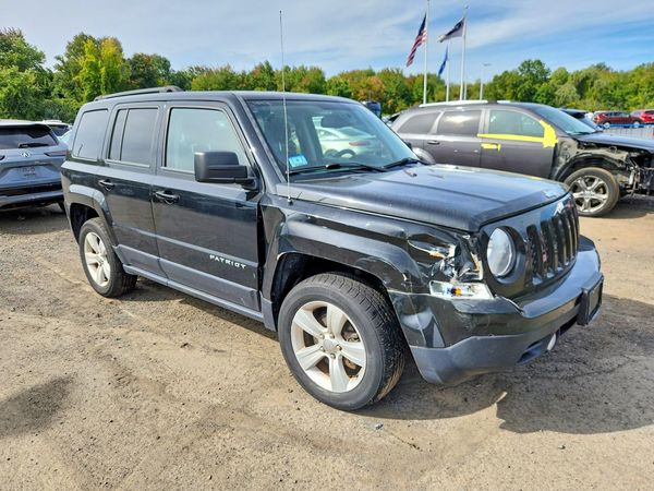 2016 JEEP PATRIOT Latitude — Passenger 3/4