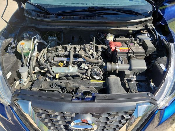 2020 NISSAN KICKS — Engine bay