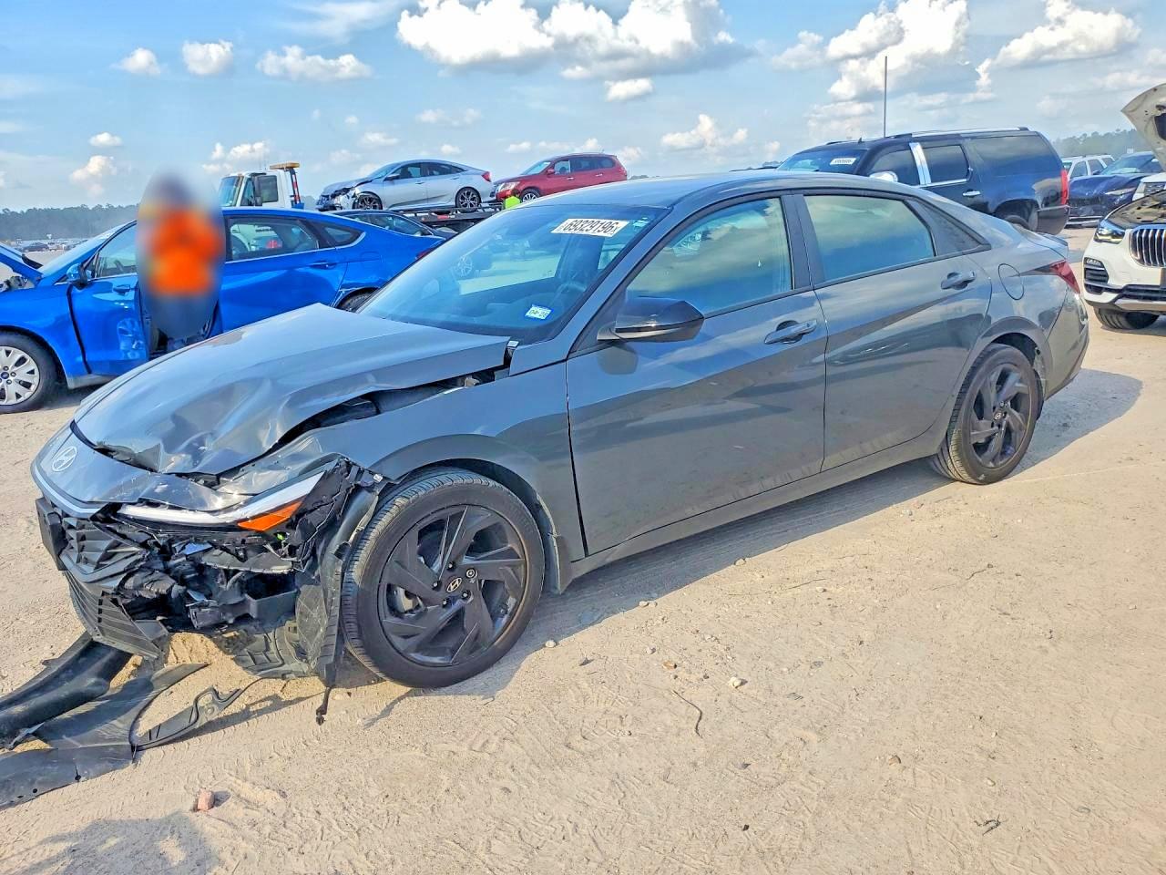 2026 HYUNDAI ELANTRA — Front 3/4