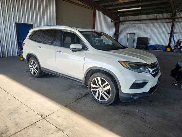 2017 HONDA PILOT TOURING — Passenger 3/4