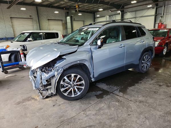 2022 TOYOTA COROLLA CROSS — Front 3/4