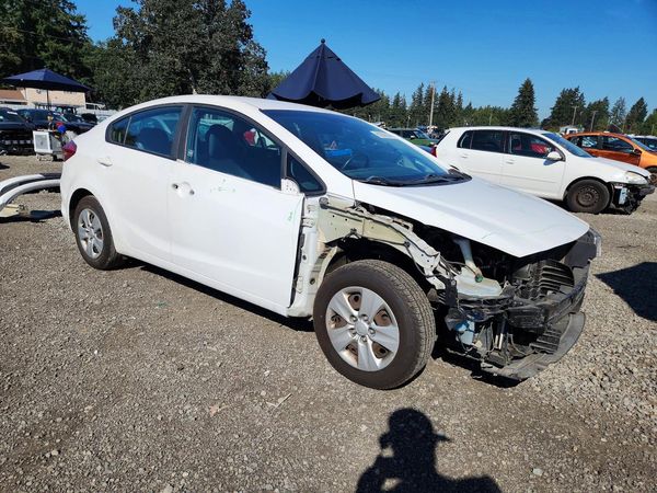 2017 KIA FORTE — Passenger 3/4