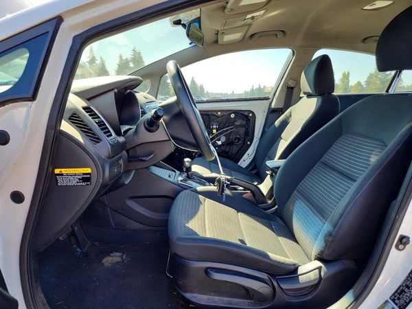 2017 KIA FORTE — DENT