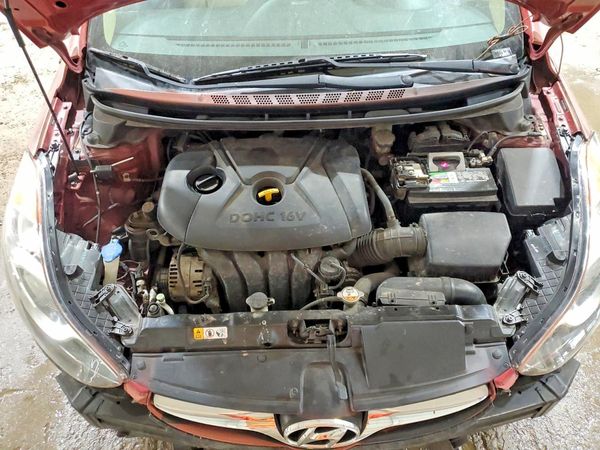 2013 HYUNDAI ELANTRA — Engine bay