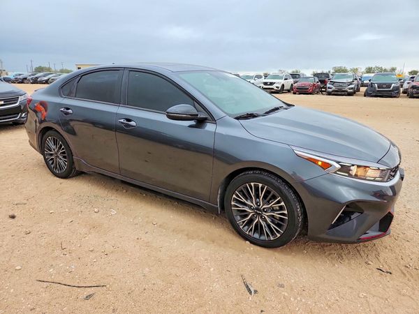 2024 KIA FORTE — Passenger 3/4