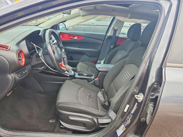 2019 KIA FORTE — DENT