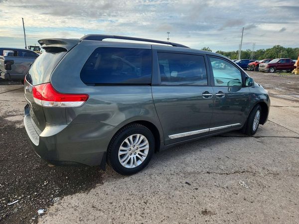 2014 TOYOTA SIENNA — PSRA