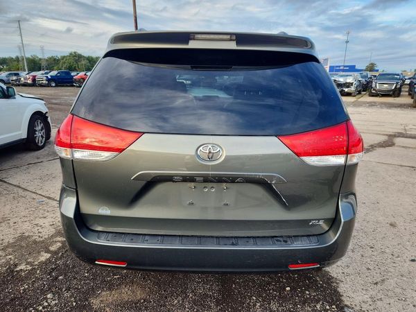 2014 TOYOTA SIENNA — DIRR