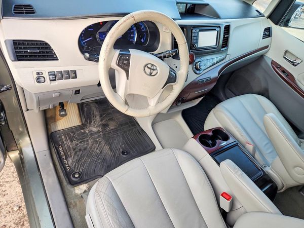 2014 TOYOTA SIENNA — CKPT