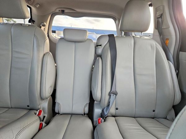 2014 TOYOTA SIENNA — SUVN