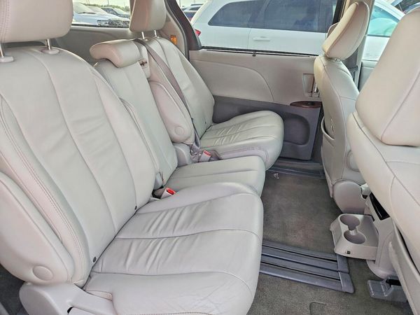 2014 TOYOTA SIENNA — PSRS