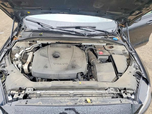 2020 VOLVO S60 — Engine bay