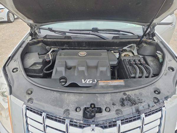 2013 CADILLAC SRX — Engine bay