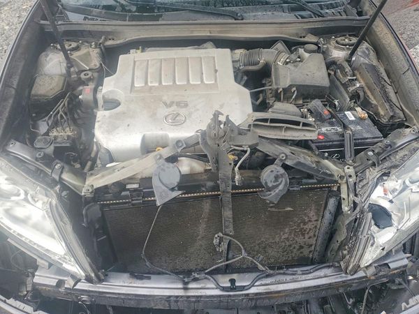 2014 LEXUS ES 350 — Engine bay