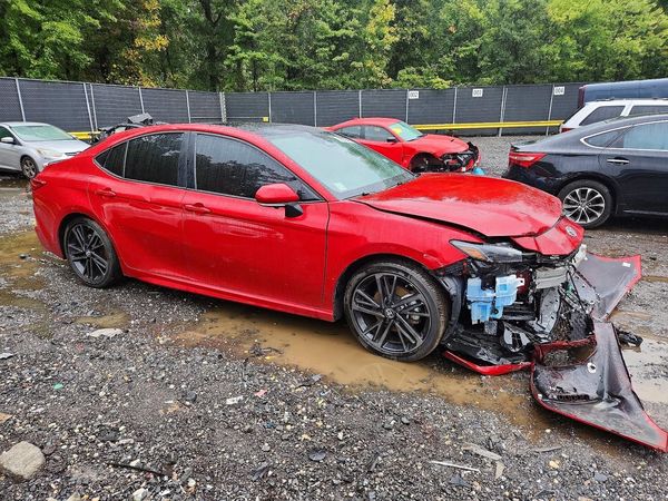 2025 TOYOTA CAMRY — Passenger 3/4