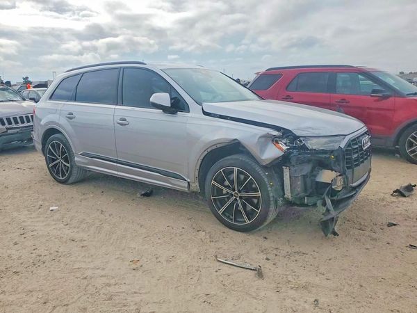 2021 AUDI Q7 — Passenger 3/4