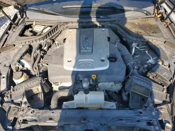 2015 INFINITI Q50 — Engine bay