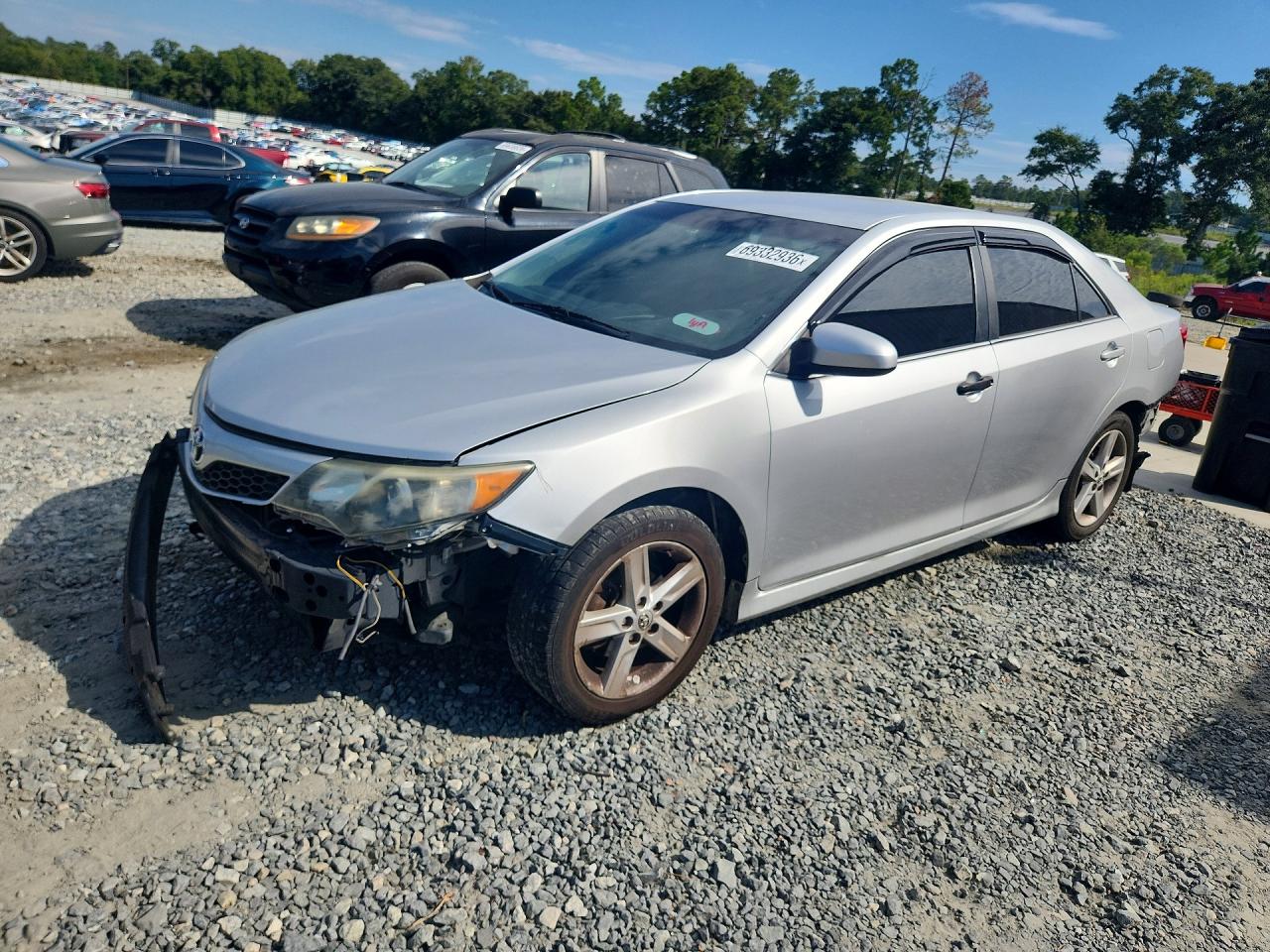 2014 TOYOTA CAMRY — Front 3/4