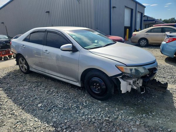 2014 TOYOTA CAMRY — Passenger 3/4