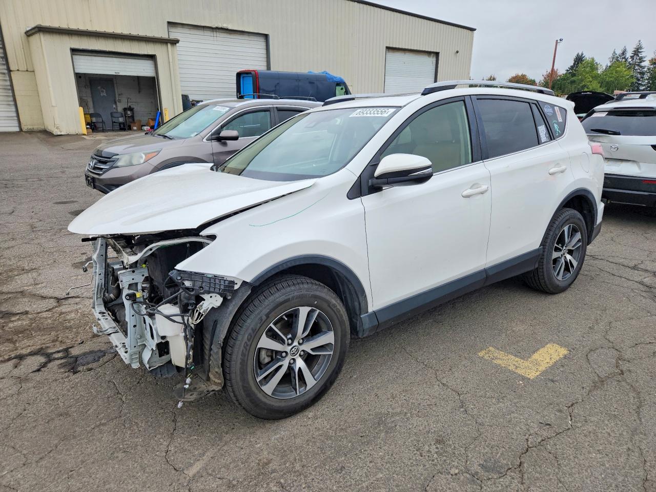 2018 TOYOTA RAV4 — Front 3/4