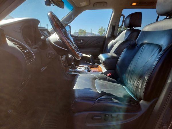2016 INFINITI QX80 — DENT