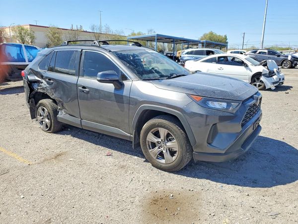 2020 TOYOTA RAV4 LE — Passenger 3/4