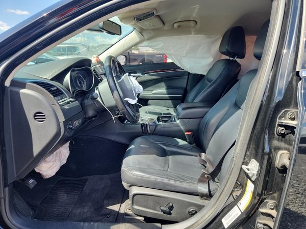 2015 CHRYSLER 300 Limited — DENT