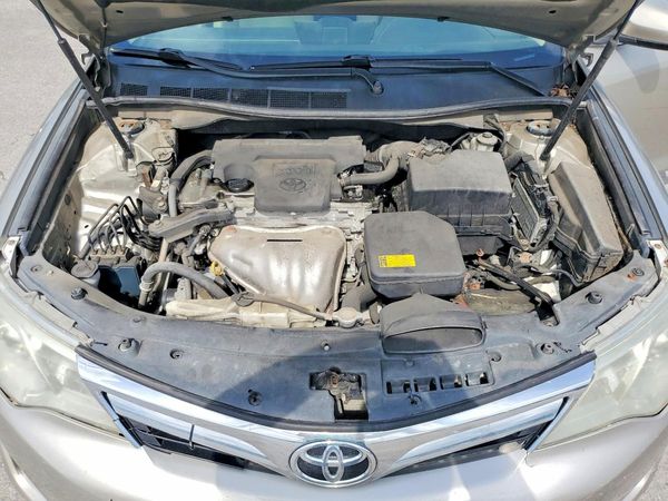 2013 TOYOTA CAMRY — Engine bay