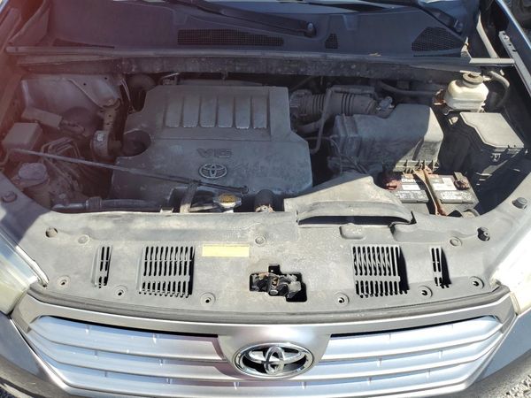 2012 TOYOTA HIGHLANDER Base/Hybrid — Engine bay